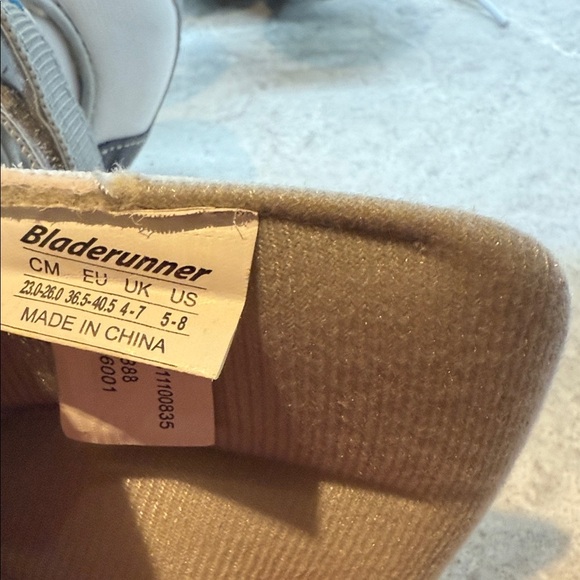 Blade Runner Girl’s Inline Skates Adjusts in Size as kid grows! US 5-8. Like New - Picture 10 of 15